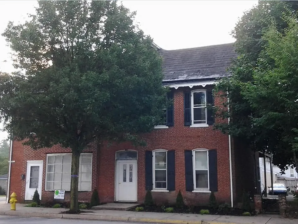 242 E King St