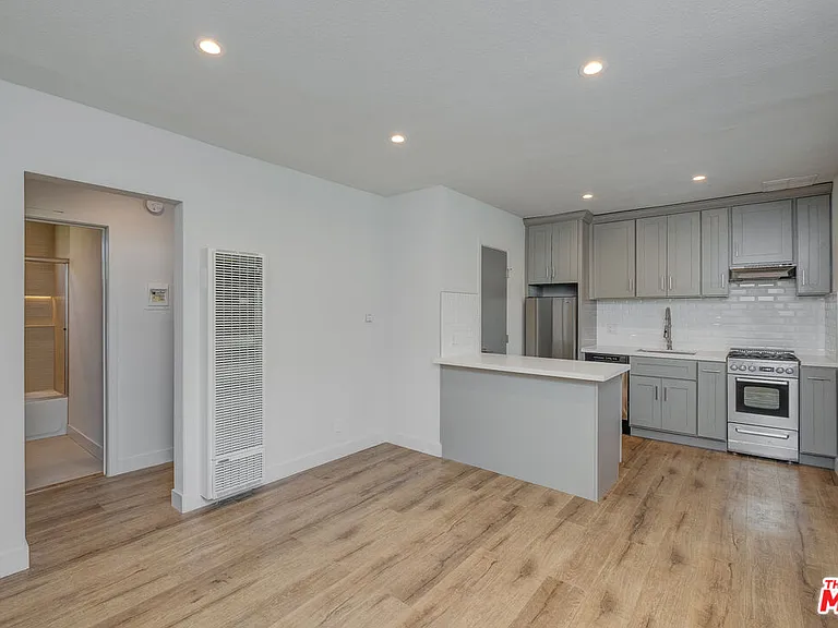 4140 Grand View Blvd #14 — Photo 1