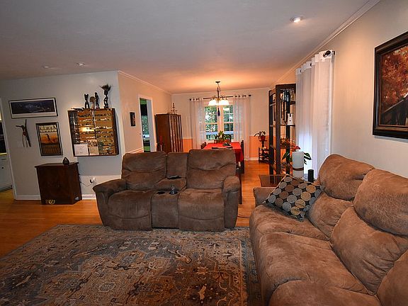 4th image of 3912 Sandpiper Dr