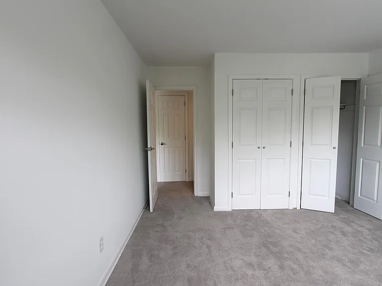 West Walnut Lane Apartments — Photo 31