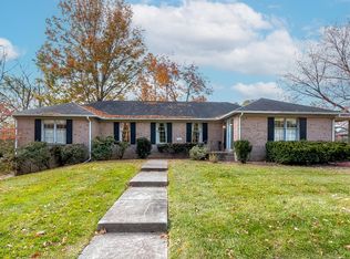 1300 Gainesway Dr, Lexington, KY 40517