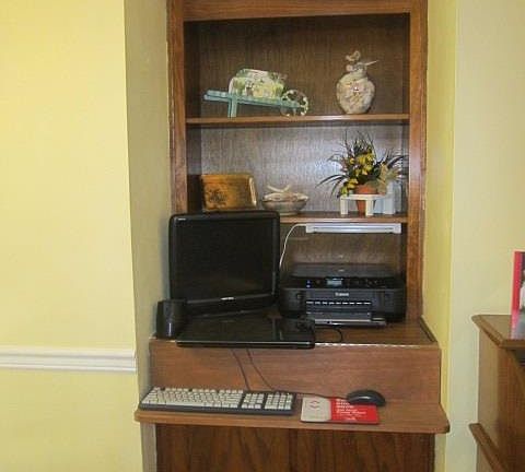5th image of 5053 Saints Ln