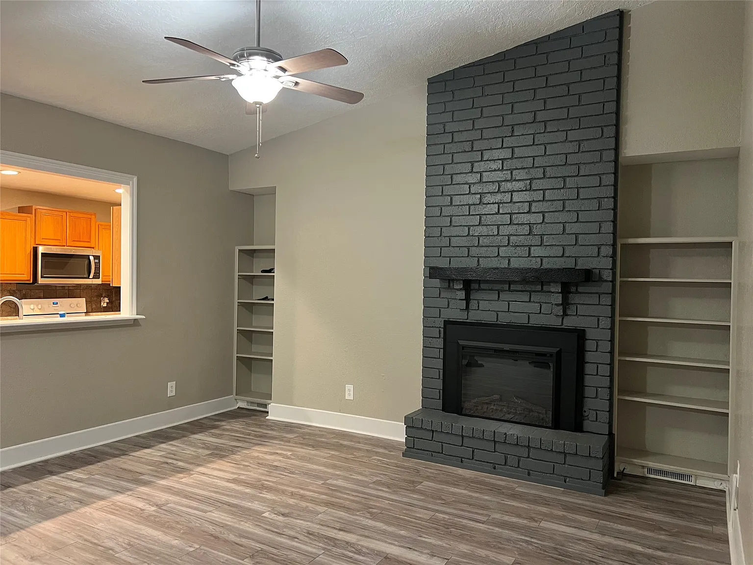 3 bed, 2.0 bath, 1242 sqft, $1,395 — Photo 3