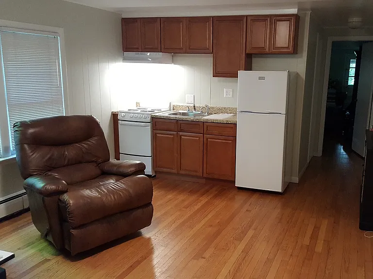 74 Eastview Ave — Photo 11