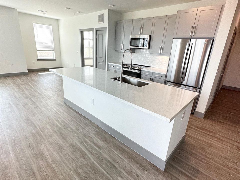 1st image of 407 Chitalpa St