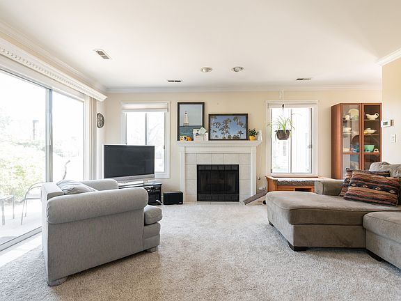 5th image of 1331 Barclay Ln