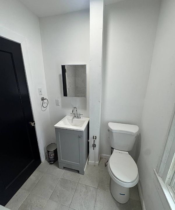 1st image of 287 6th St APT 3