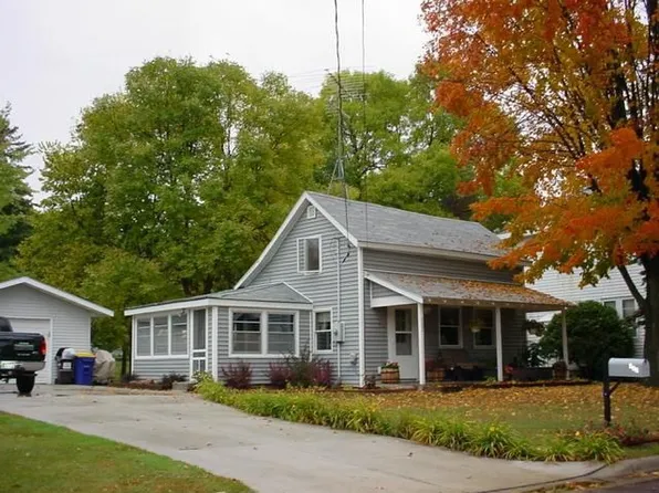 522 Francis St, Faribault, MN 55021