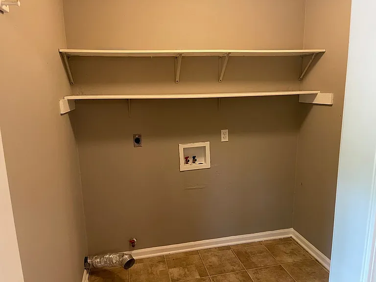 716 Rosewood Dr — Photo 10