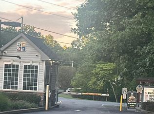 2247 Southport Dr, Bushkill, PA 18324