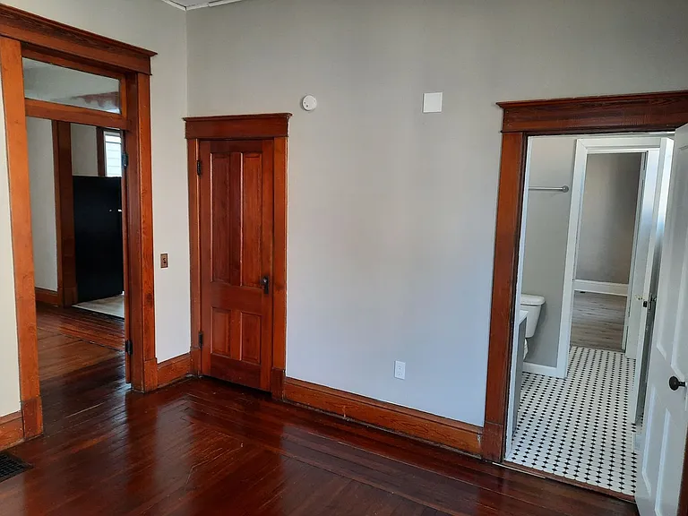 1615 Ferry St — Photo 16