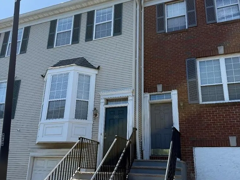 248 Warren St — Photo 2
