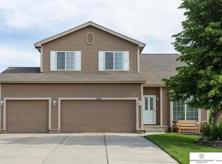 1602 Old Gaelic St, Bellevue, NE 68123