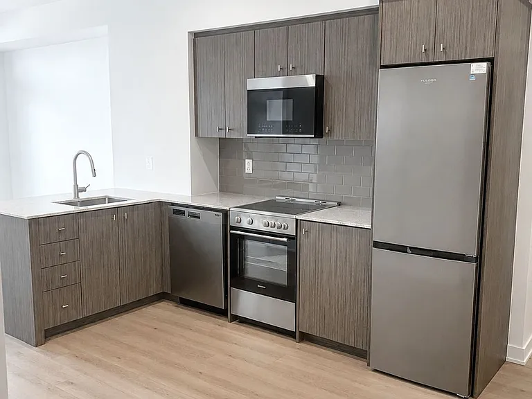 25 Wellington St S #1101 — Photo 3