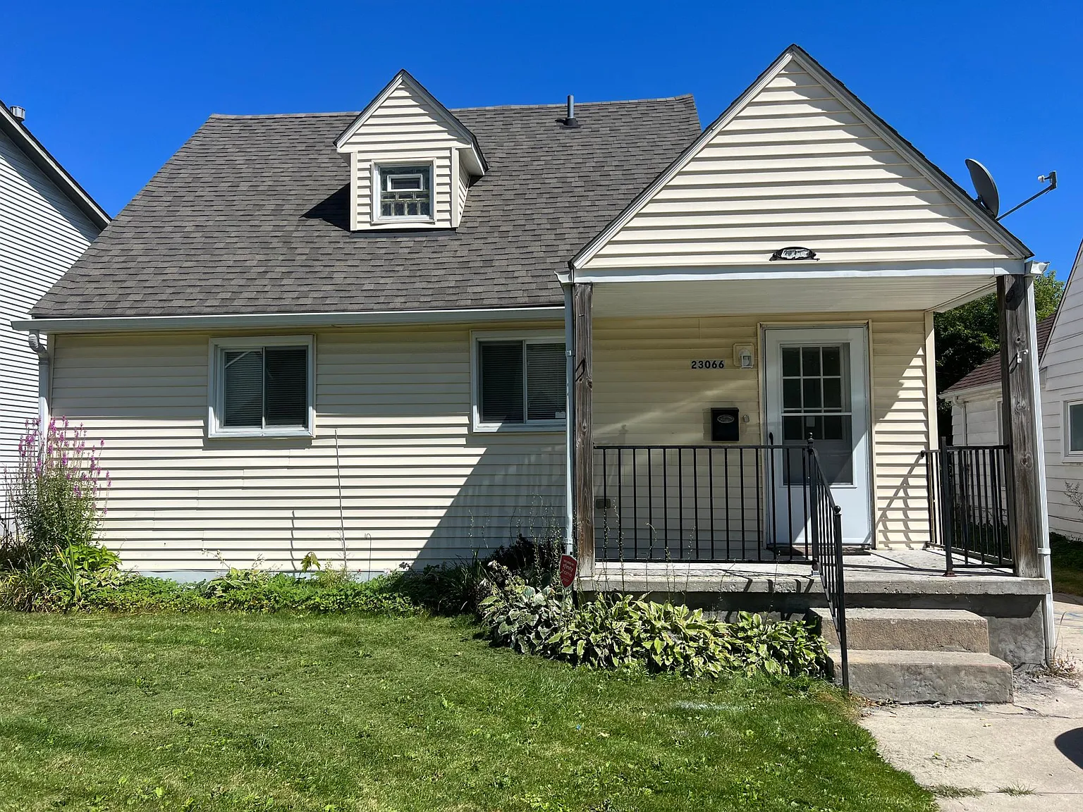 23066 Reynolds Ave photo 1