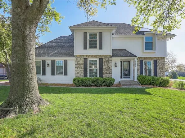 5201 NE Sawgrass Dr, Lees Summit, MO 64064