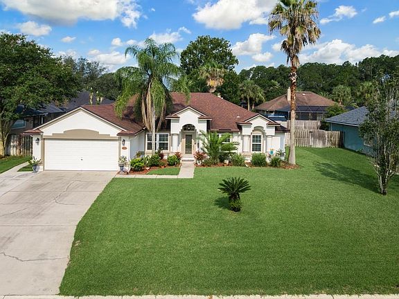 3rd image of 405 Twin Oaks Ln