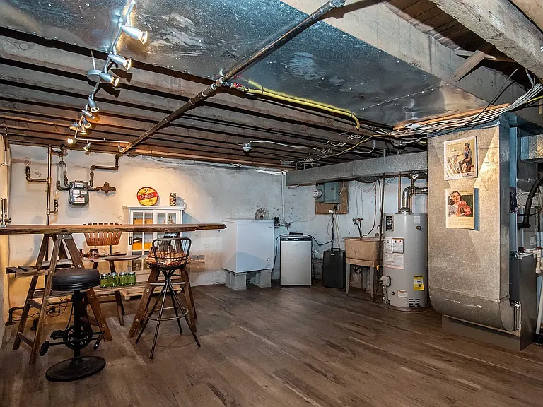 213 W George St — Photo 19