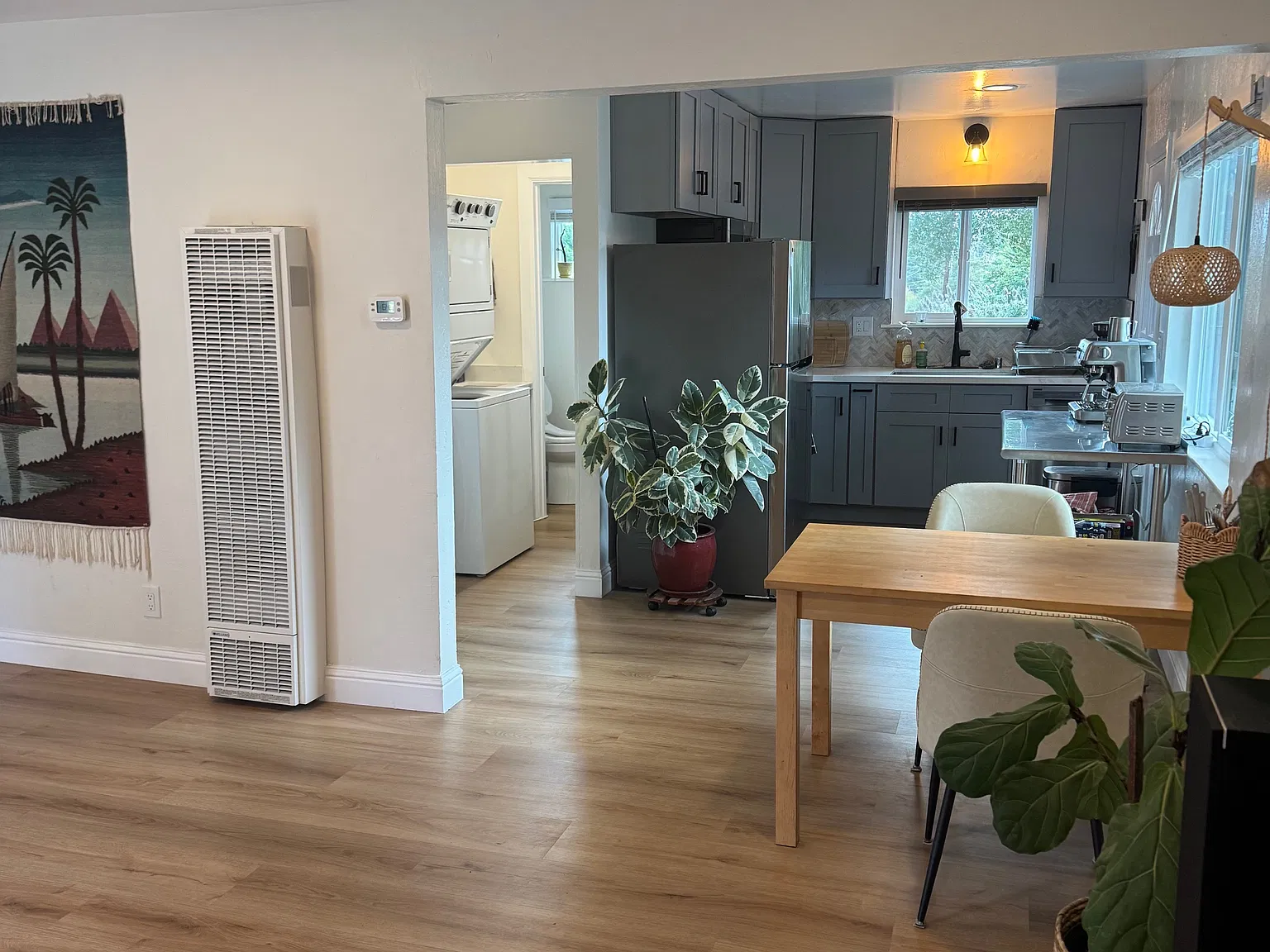 3 bed, 1.5 bath, 975 sqft, $3,975 — Photo 2