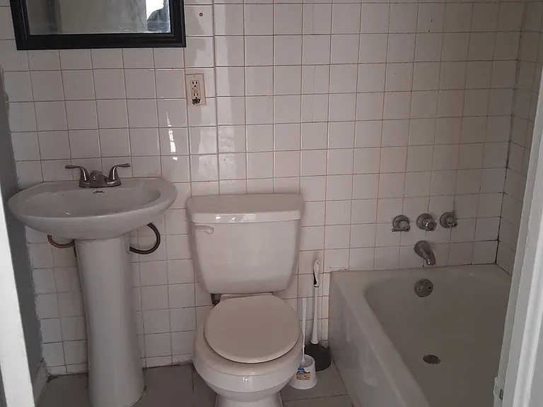 915 Park Ave #C — Photo 4