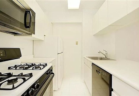 4th image of 250 E 40th St APT 23C