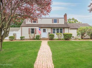 326 Scudder Ave, Northport, NY 11768