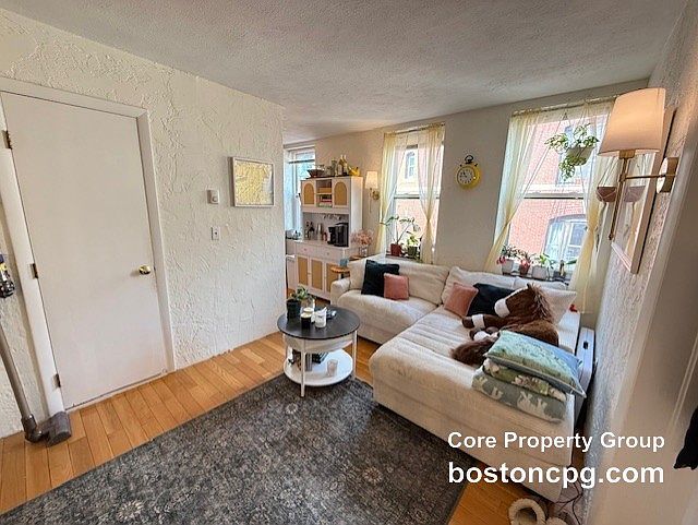 1st image of 35 Charter St #8