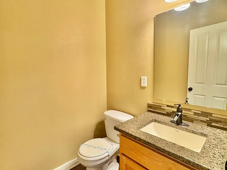 2401 NE 114th Ct — Photo 14