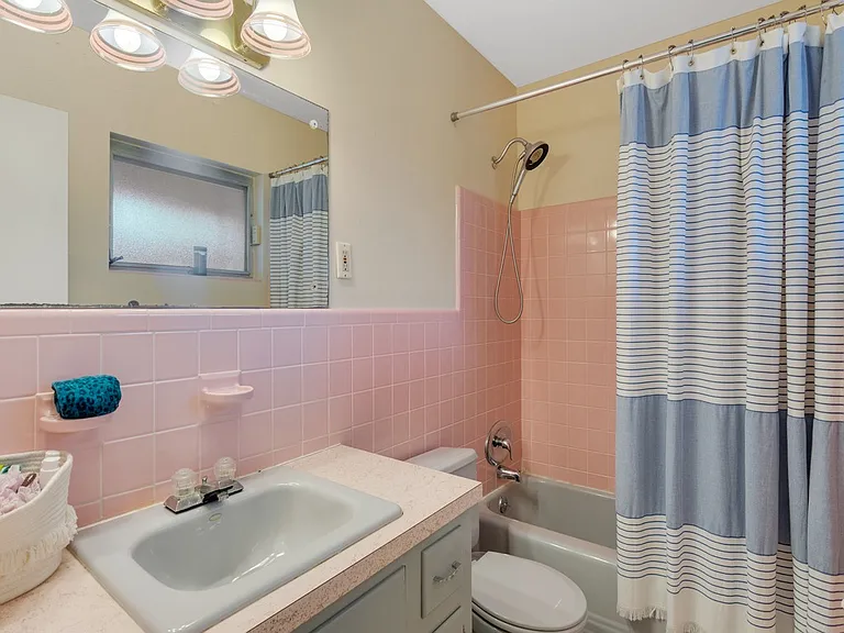 712 Iris Ln — Photo 14