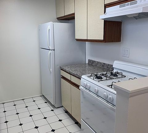 5th image of 1252 Barry Ave APT 6