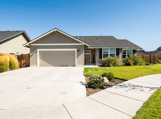 1668 NE 4th Ct, Redmond, OR