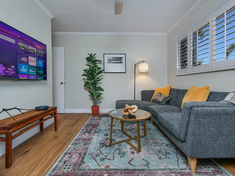 5820 Mammoth Ave — Photo 2