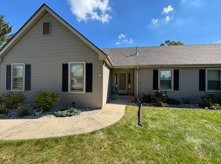 S16W32579 Luterbach Ct, Delafield, WI 53018