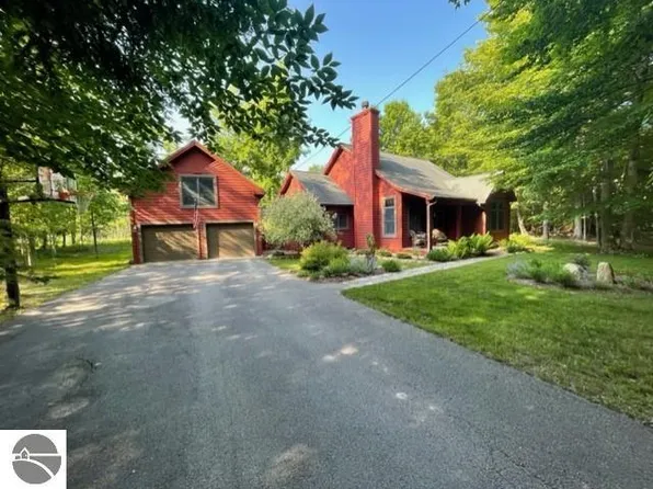 10927 Lake St, Central Lake, MI 49622