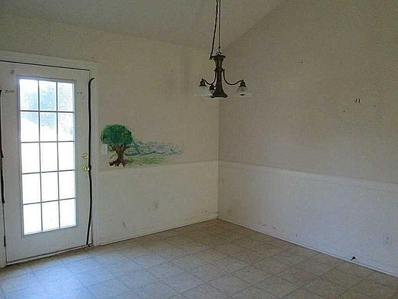 5th image of 12455 Oak Knoll Cir