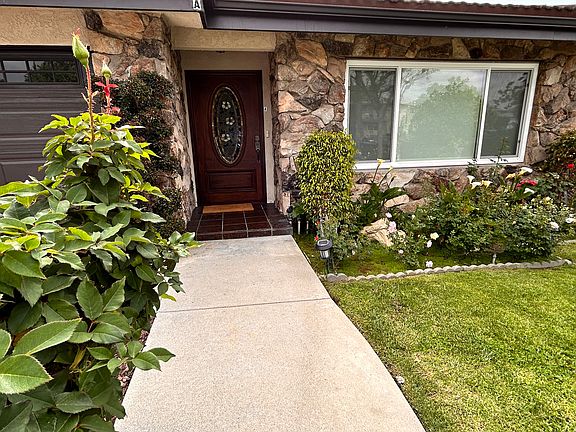 2nd image of 718 E Magnolia Blvd