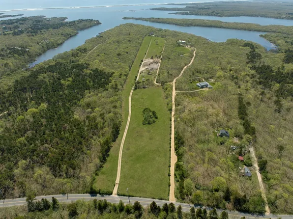 4-4A Browns Farm Ln, Edgartown, MA 02539