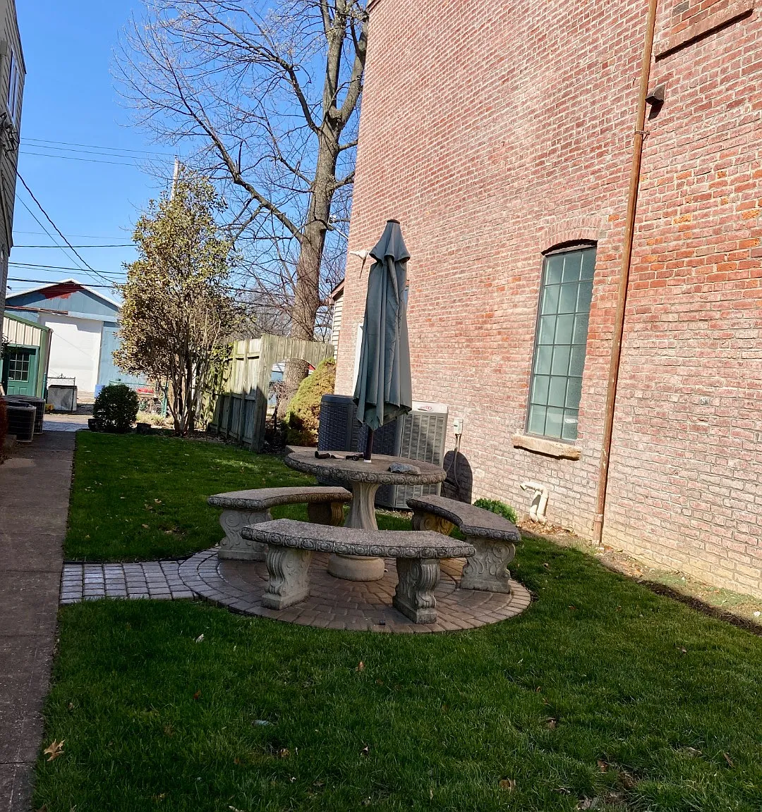2 bed, 1.0 bath, 920 sqft, $1,250 — Photo 1