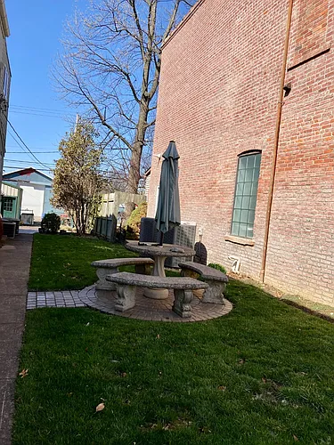 833 Main St #B Photo 1 833 Main St #B Photo 1