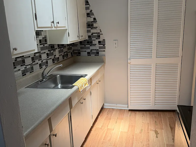 428 21st St SW — Photo 3