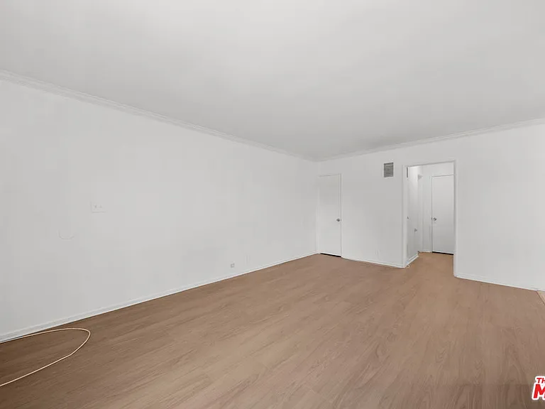 14913 Hartland St #6 — Photo 5