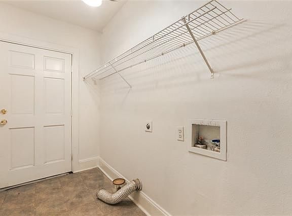 3rd image of 832 Alix St