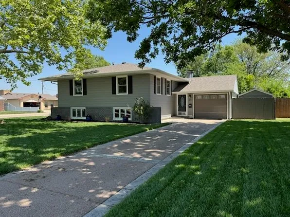 1636 Cherokee Rd, Great Bend, KS 67530