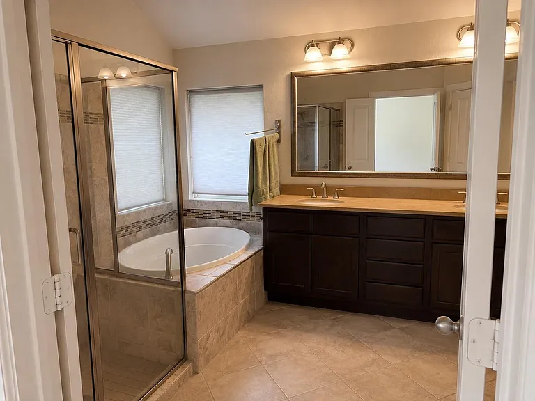 515 Newington Ln — Photo 17