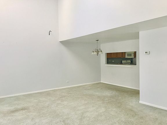 4th image of 241 Shadybrook Ln