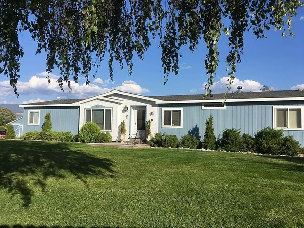 20 Valley View Dr, Tonasket, WA 98855