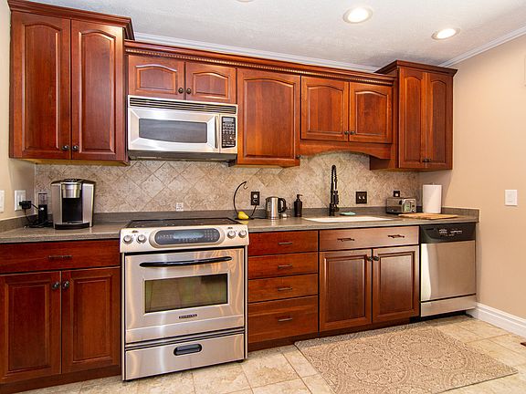 5th image of 1606 Echo Valley Dr
