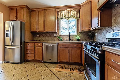 4th image of 3051 Everglade Ave