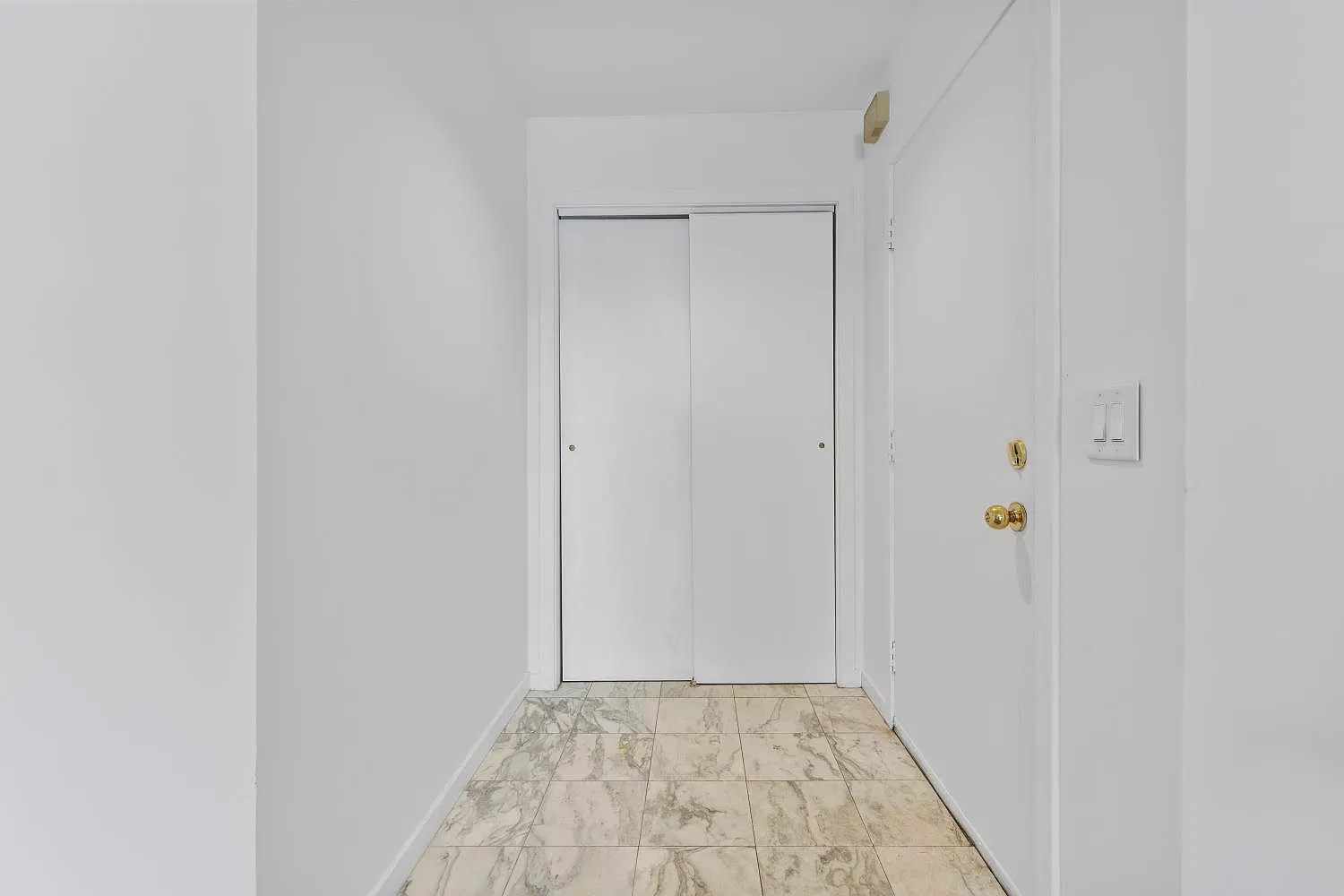 2 bed, 1114 sqft, $2,200 — Photo 4