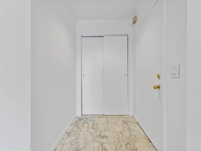 13 Harbour Close #13 — Photo 4